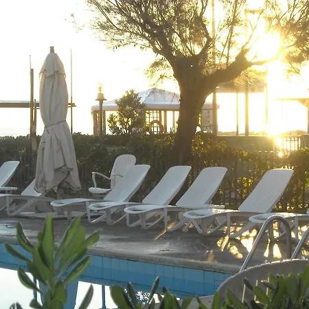 Residenza Giardino Apartahotel 3*